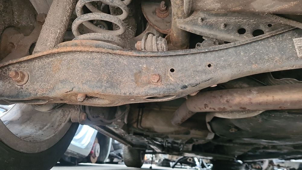 Braço de suspensão trás esquerdo AUDI A3 Sportback (8VA, 8VF)