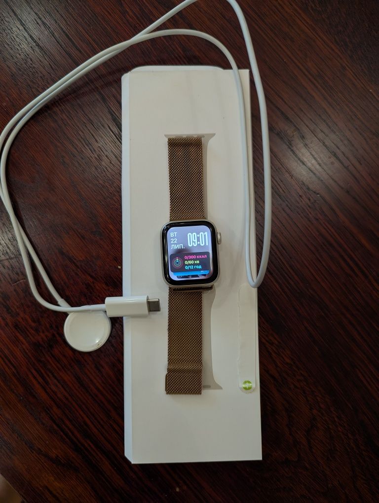 Смарт-годинник Apple Watch SE GPS 40mm