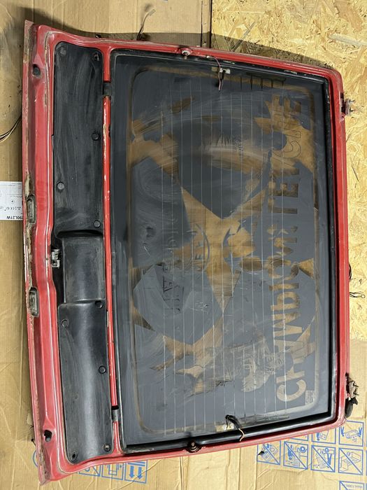 Продам задні двері багажнику Ваз 2108