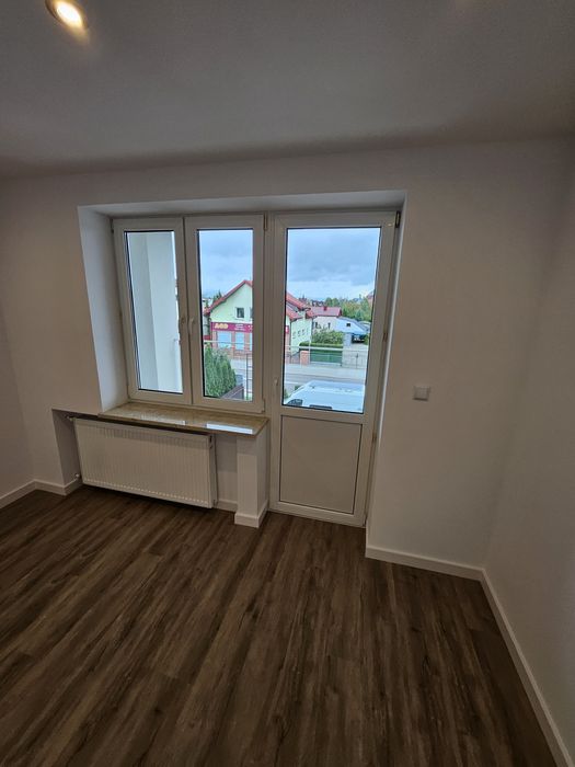 Pomieszczenie biurowe lub usługi. I piętro Graniczna 55. Parking