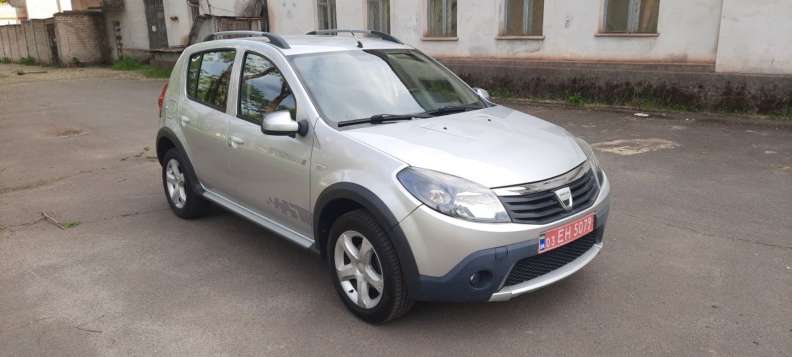 Продам Dacia Sandero StepWay 2011г.в 1.6