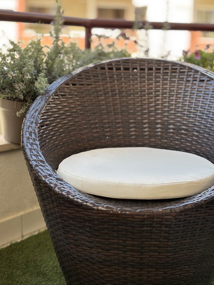 Cadeiras e mesa para varanda / terraço / jardim exterior