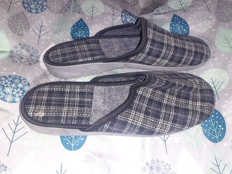 Домашние комнатные серые мужские тапочки 41 размера тёплые в клетку