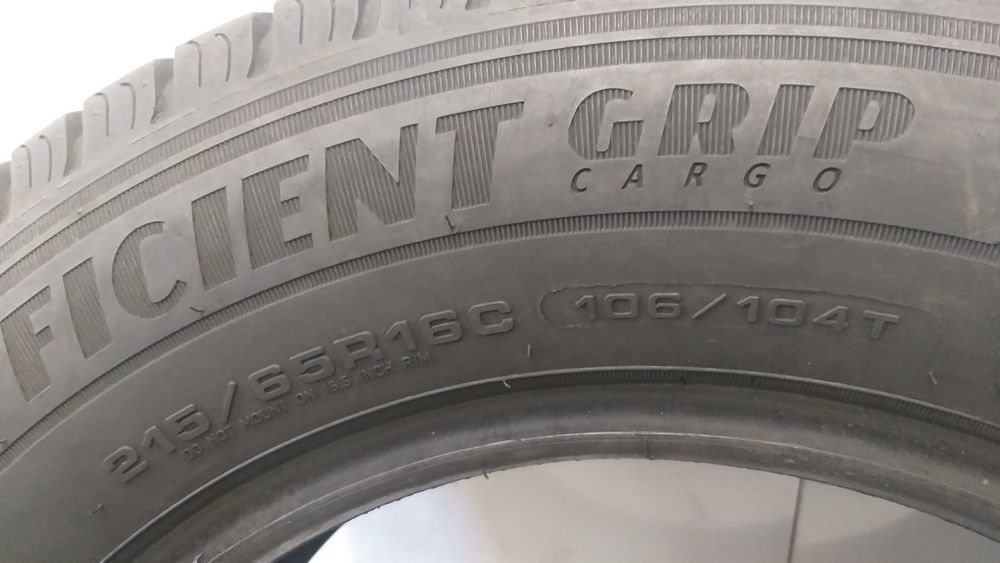 3042 sztuka 215/65R16C GoodYear Efficient Grip Cargo dot.0520r.