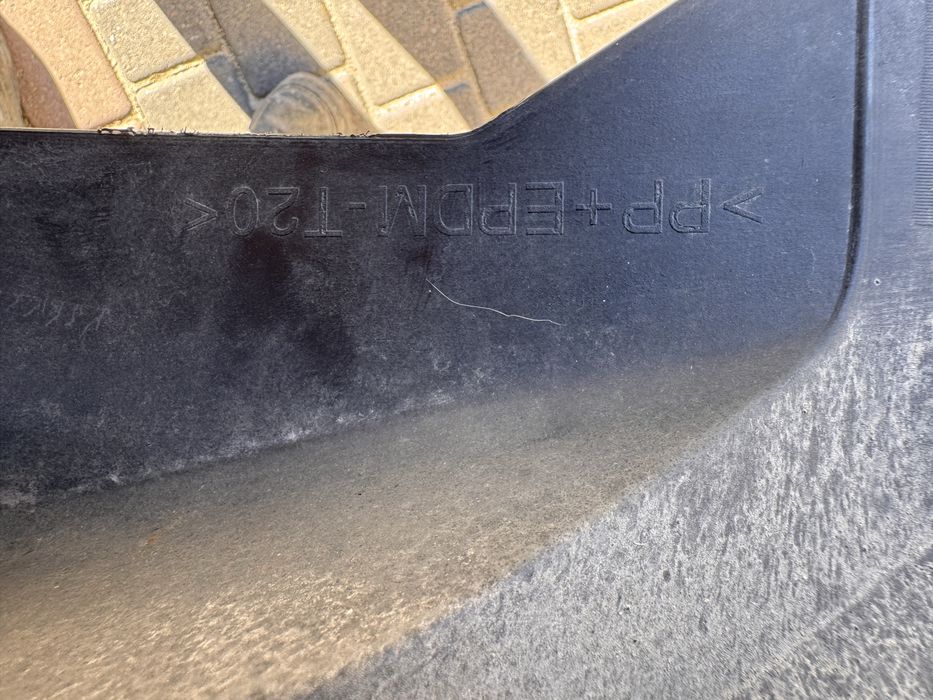 Задній бампер Nissan Micra K14 17-дюймовий