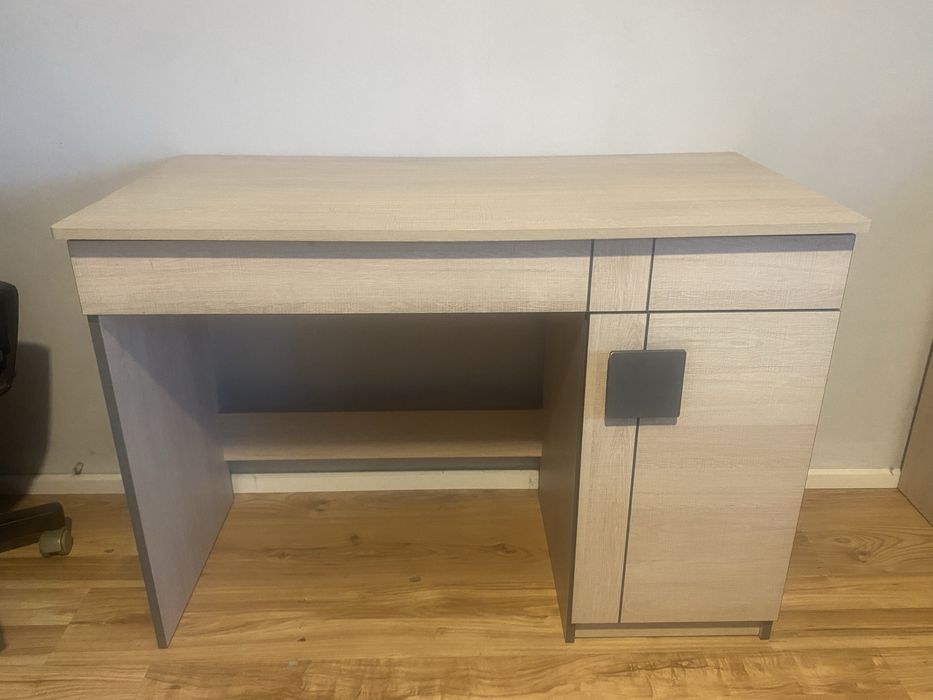 Sprzedam biurko.