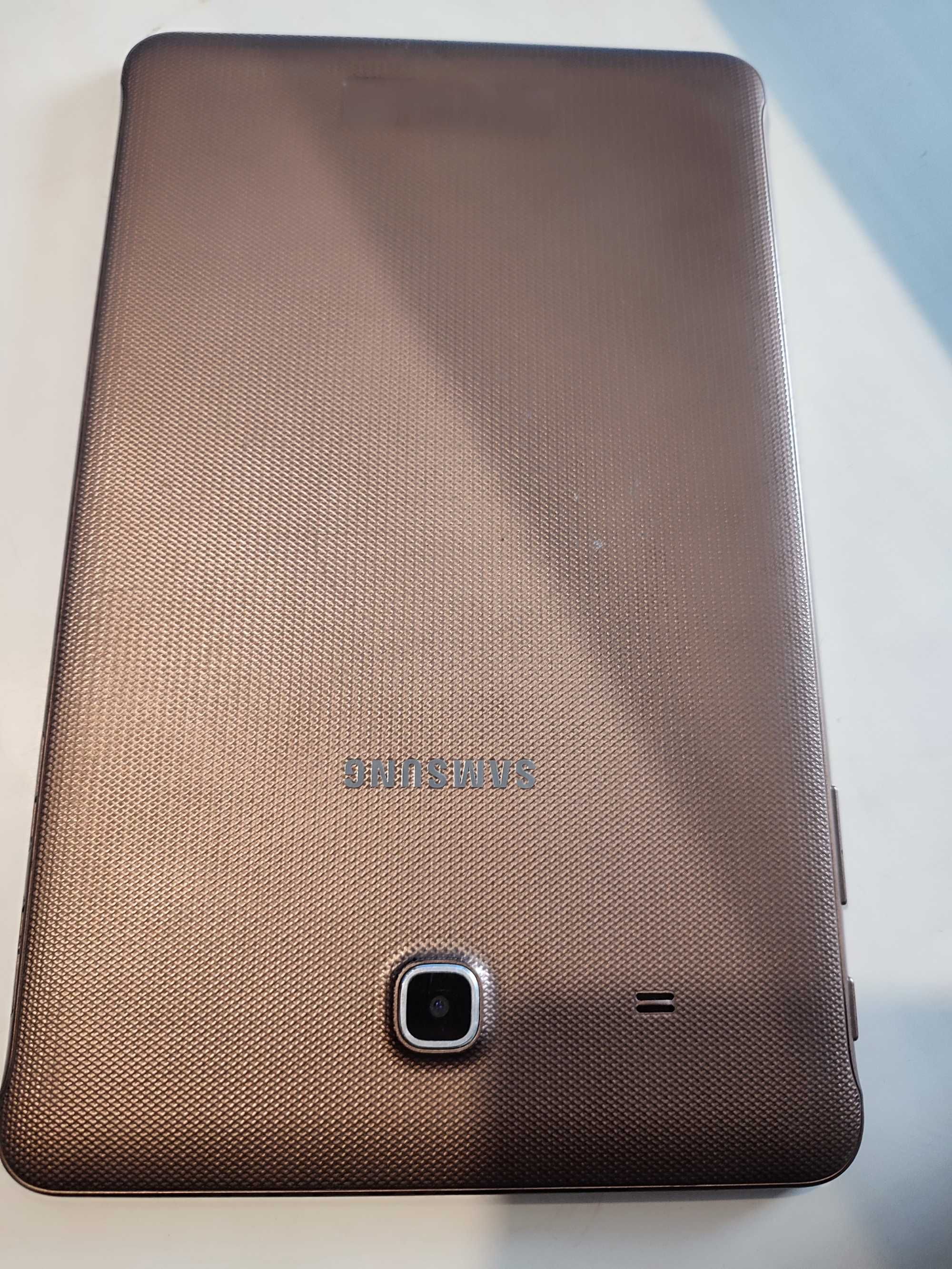 Планшет Samsung Galaxy Tab E 9.6 SM-T561 3G 8Gb