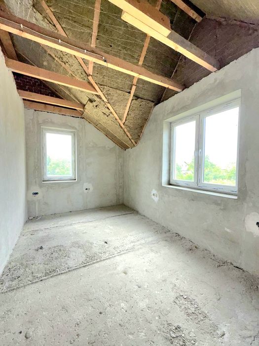 Продається 5-ти кімнатний будинок у місті Городок 30км від Львова