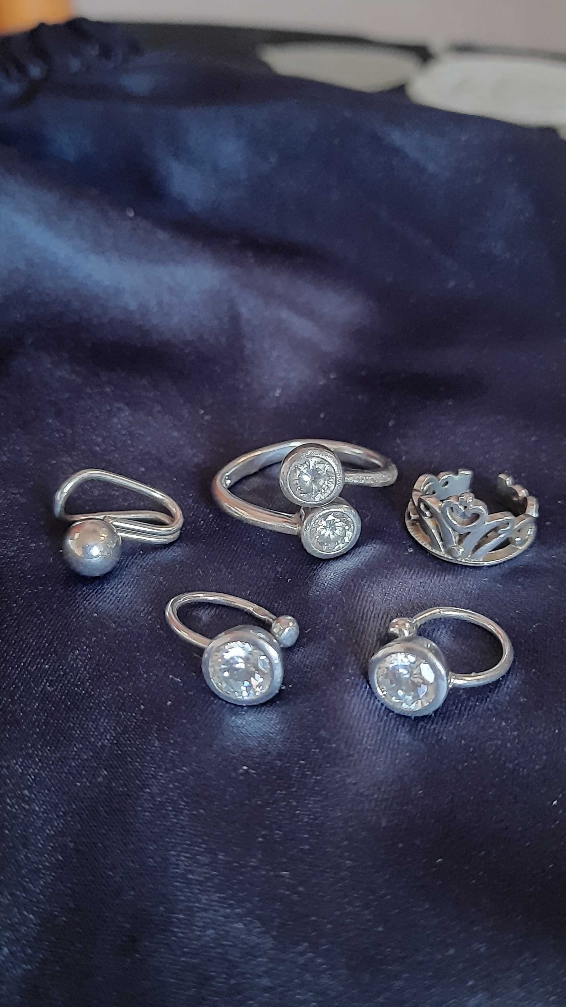 Продам серебряный набор кольцо + сережки.