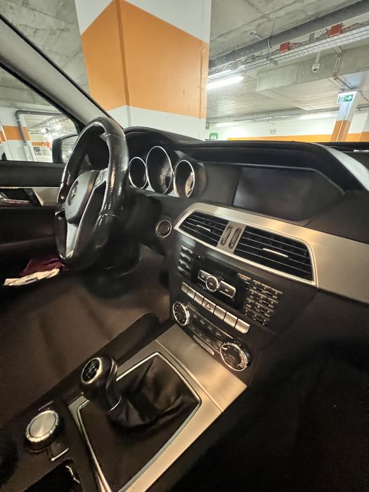 Mercedes-Benz  C200