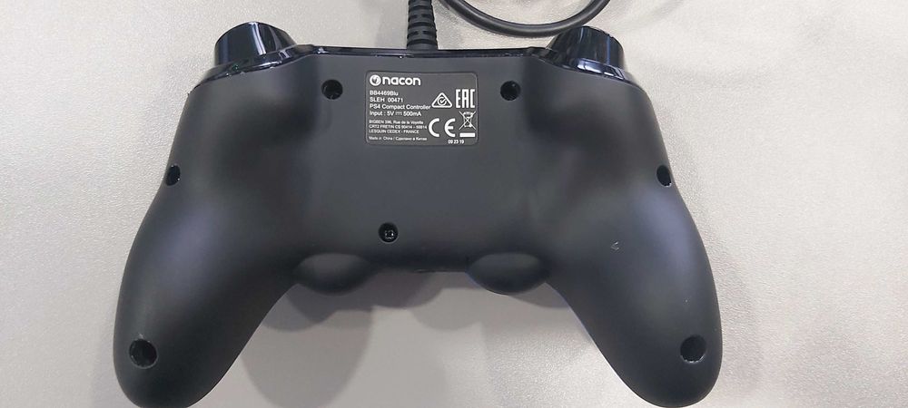 Comando Nacon Playstation 4 PS4 Wired Compact Controller Blue