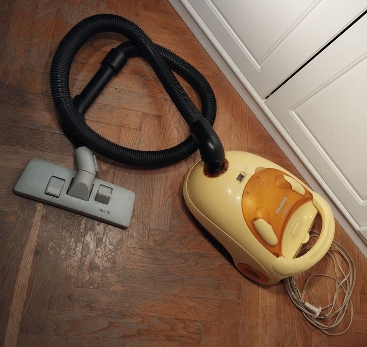 Бэушный пылесос рабочий отлично для быта