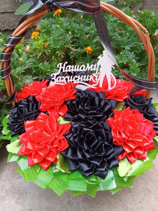 Букеты з атласної стрічки для захисника.