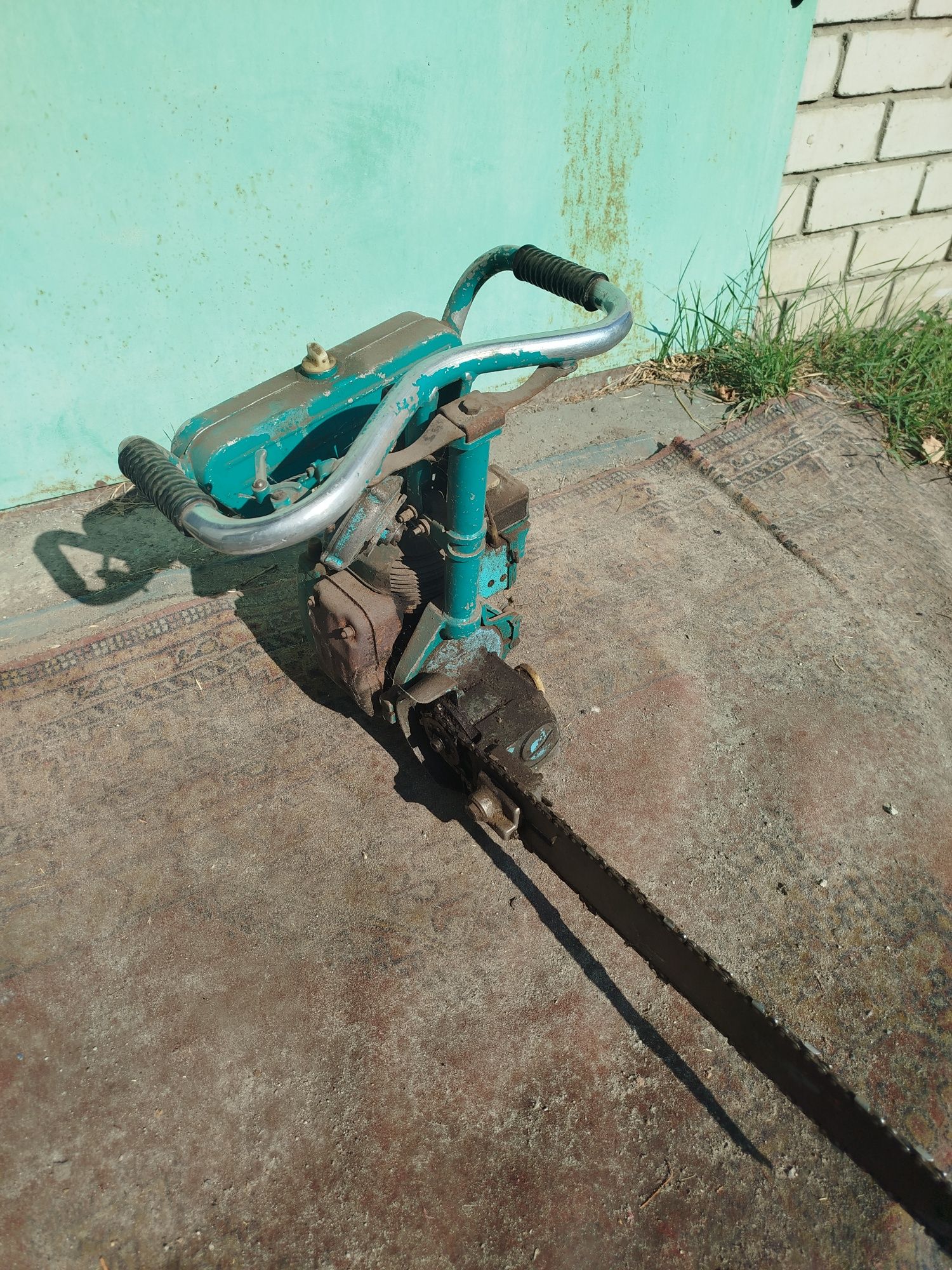 Продам бензопилу ретро