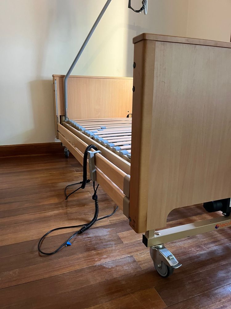 Cama articulada de madeira Tecnimoem