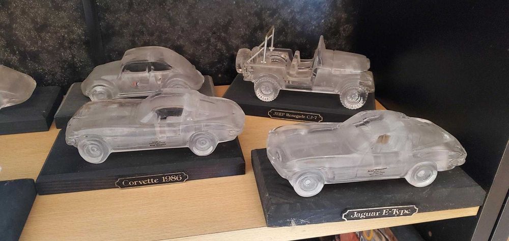 Vendo vários carros de cristal da Casa alemã Hofbauer, em bom estado.