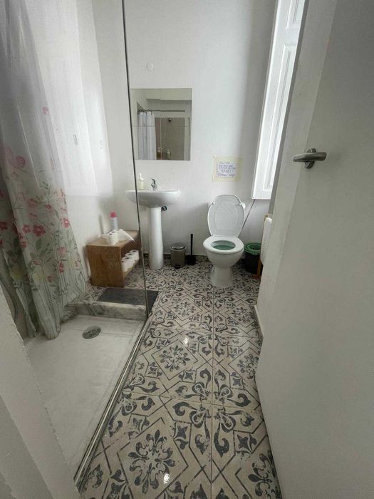 Quarto individual  Av 5 outubro sem caução entrada imediata