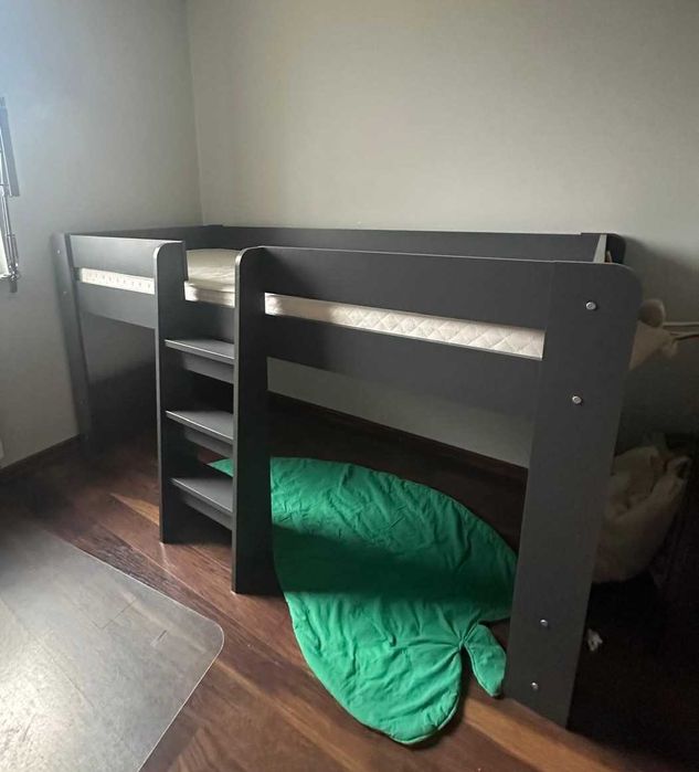 Łóżko piętrowe antresola z biurkiem i szafką