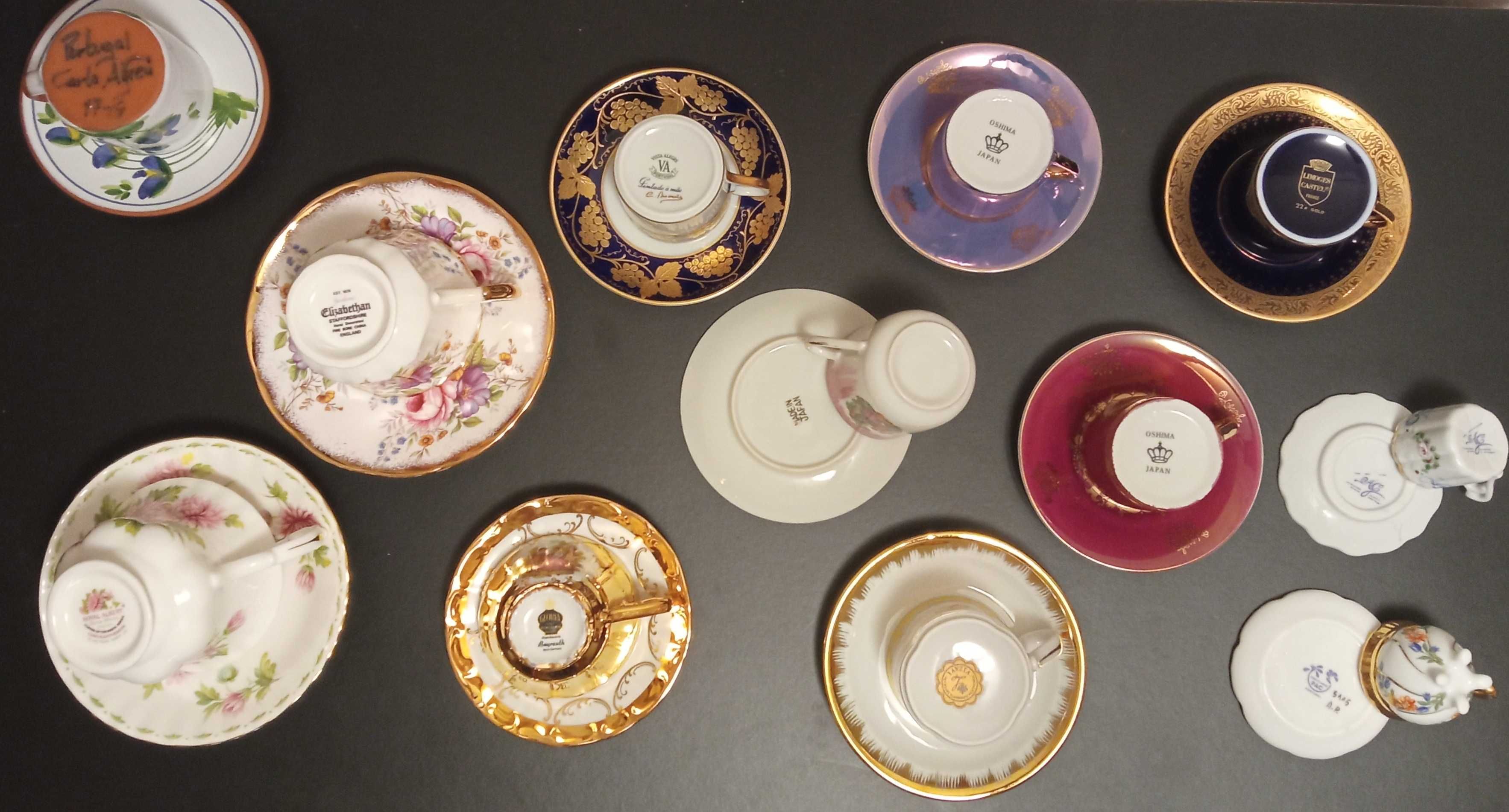 12 Chávenas porcelana - pequena coleção