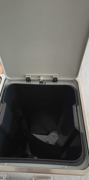 Kosz na śmieci 2x30L z 15 workami na śmieci, miękki zamknięcie WADA