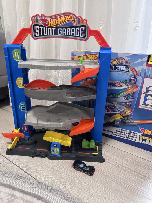 Ігровий набір Hot Wheels Гараж для трюков (GNL70)