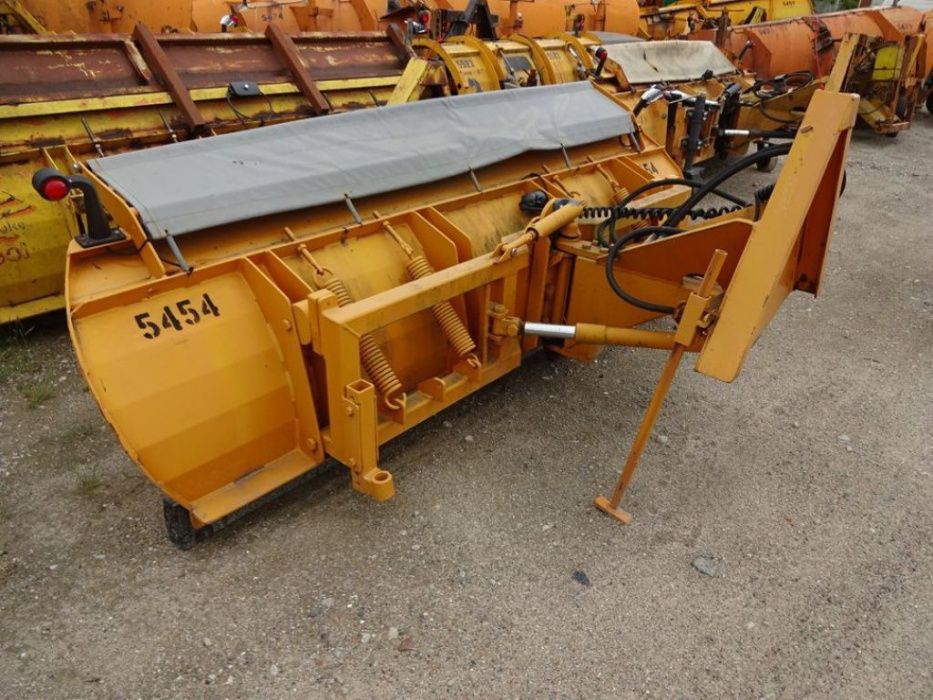 Pług do śniegu Epoke odśnieżny regulowany hydrauliczny New Holland