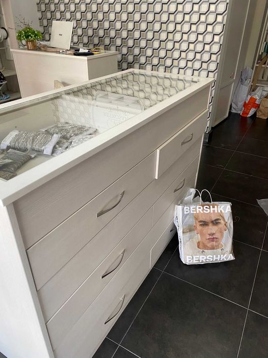 Cómoda utilizada numa retrosaria