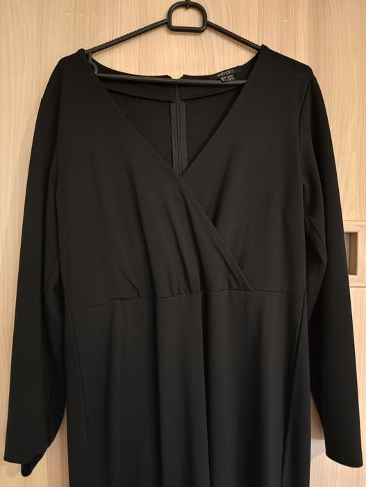 Czarna kopertowa sukienka