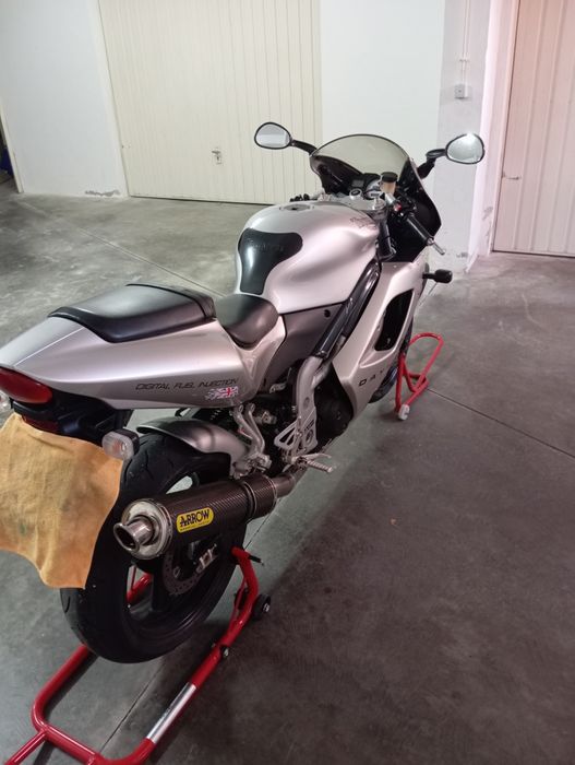 Triumph daytona 955i