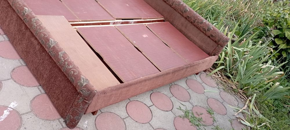 Продам власне ліжко.