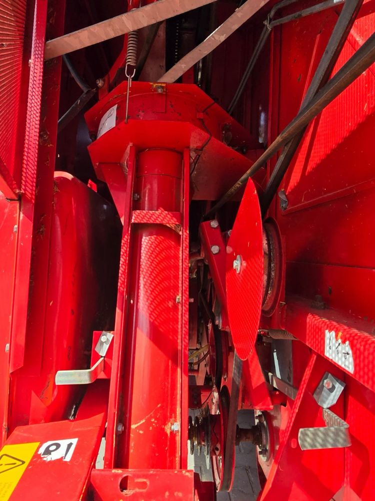 Комбайн зернозбиральний Massey Ferguson 16. Майсей Фергусон 16