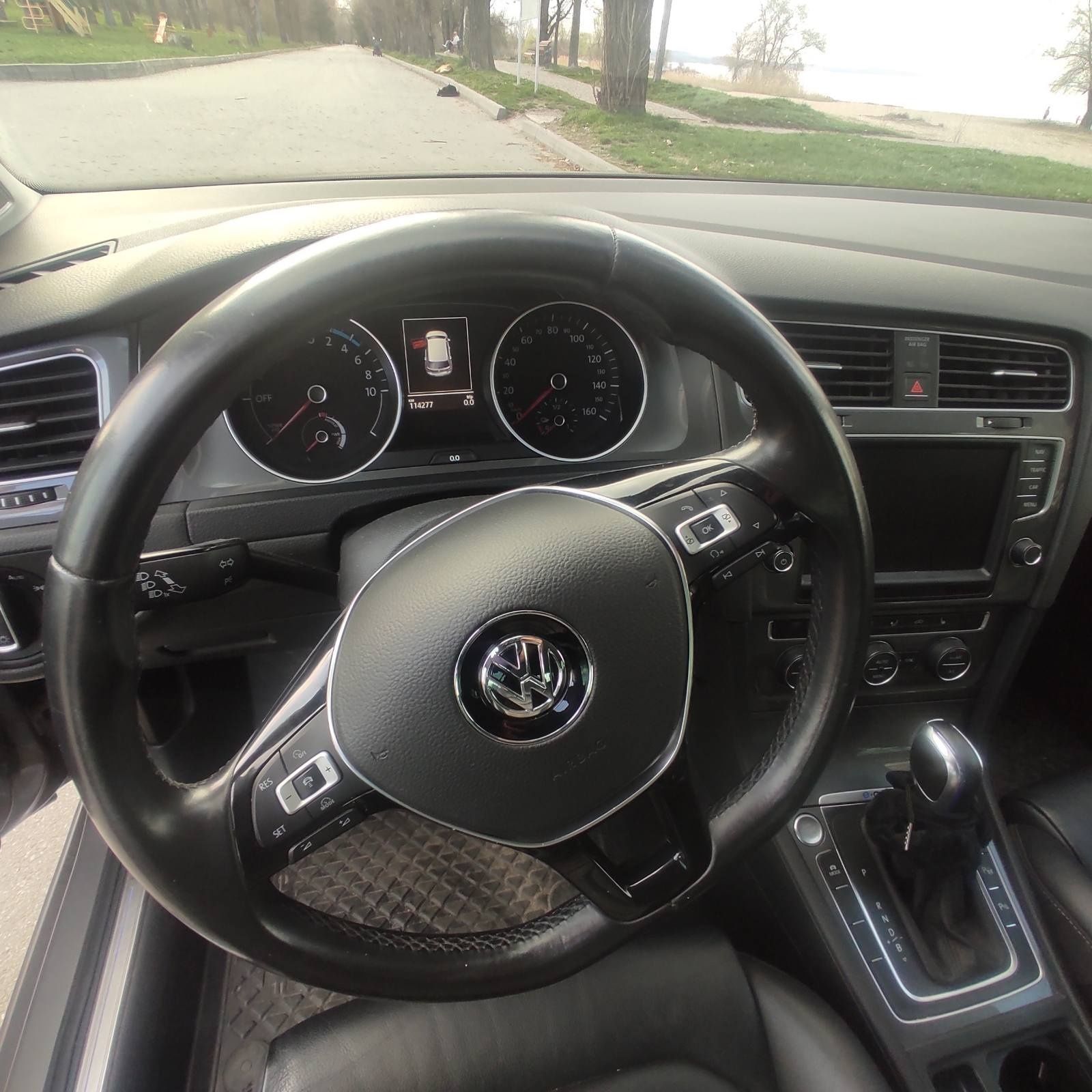 Volkswagen E-Golf 2015