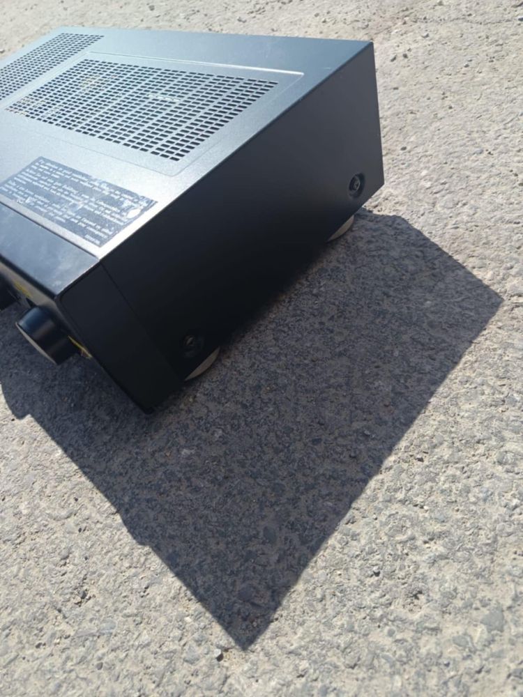 wzmacniacz marki JVC model AX-R5.