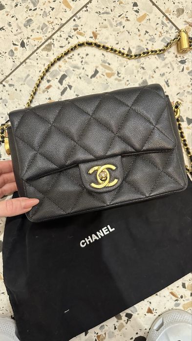 Torebka mała Chanel skorzana złote okucia czarna chan