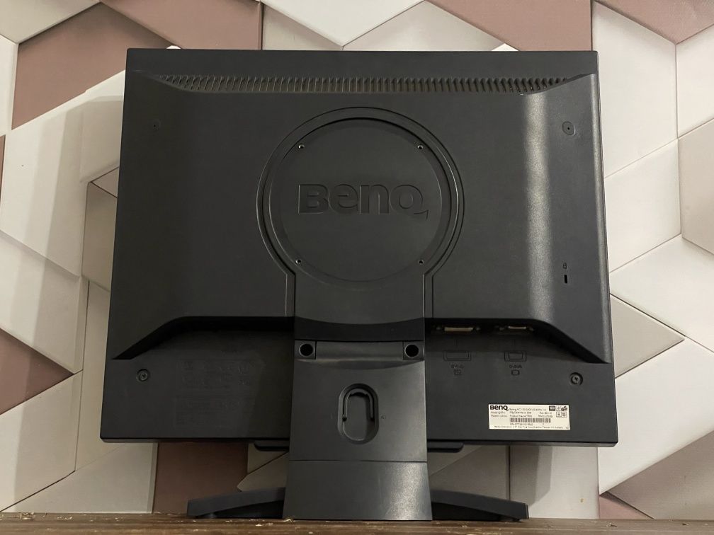 Монитор BenQ 19" Q9T4, TN, 1280x1024, VGA/DVI, 8мс,60гц!