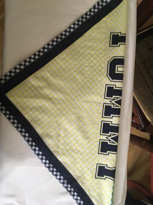 Okazja! TOMMY HILFIGER Nowa granatowo - zielono - żółta chustka.