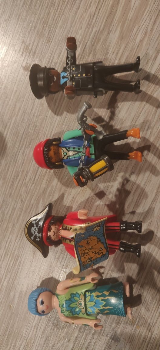 Ludziki  figurki 4 sztuki Play mobil zestaw 6