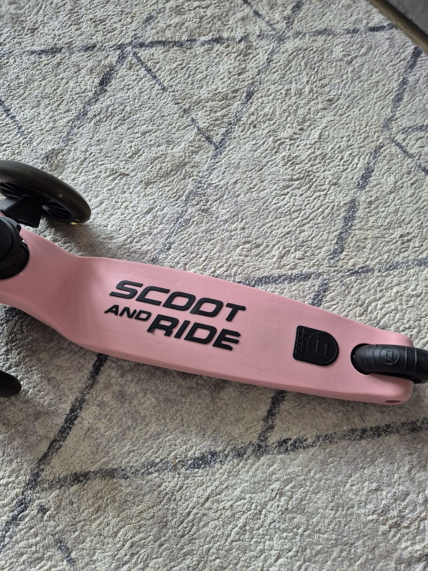 Scoot And Ride led skladana