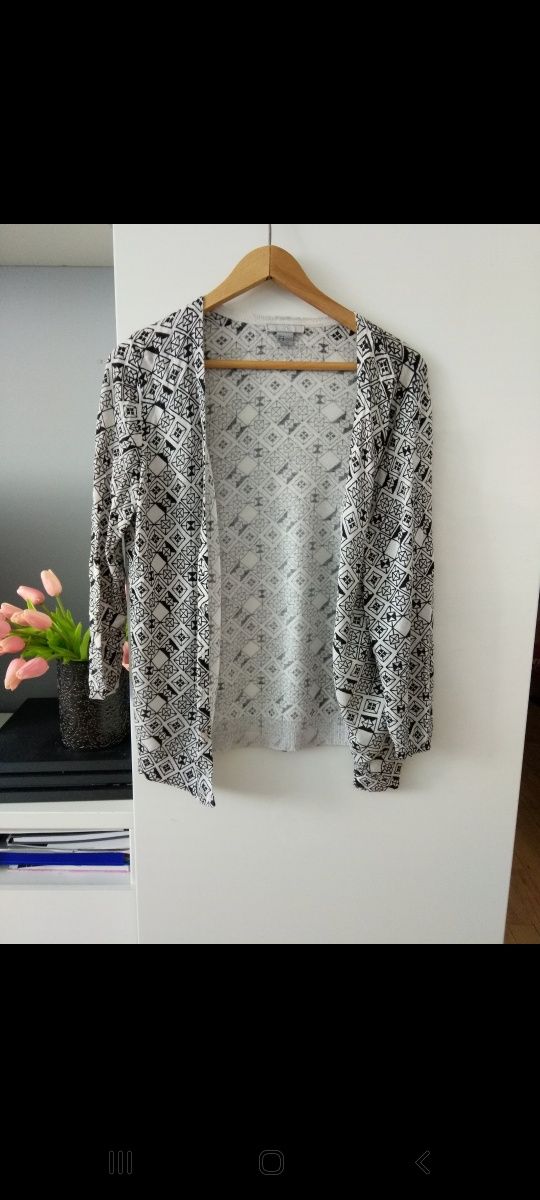 H&M biało-czarna narzutka sweter w geometryczne wzory