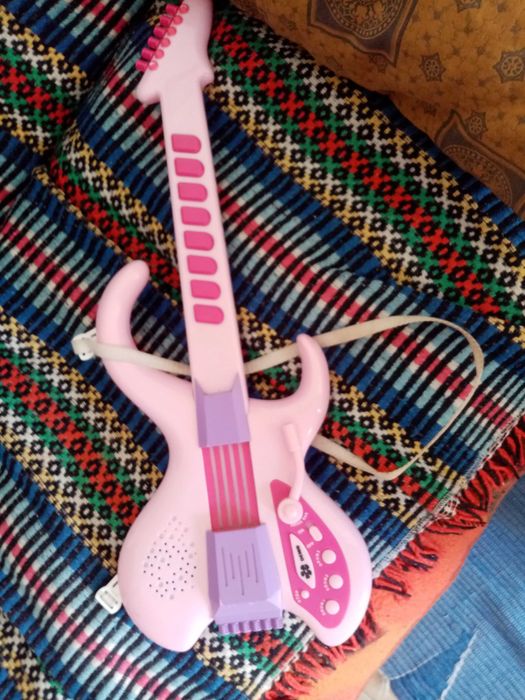 Vende-se guitarra elétrica infantil
