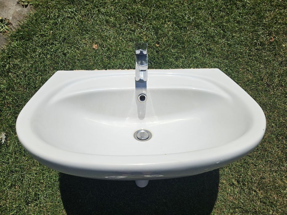 Umywalka z baterią GROHE