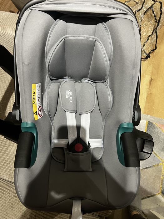 Fotelik samochodowy z bazą britax römer