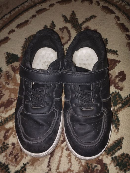 Взуття дитяче безкоштовно.