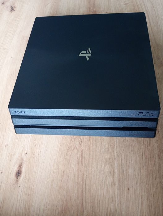 PlayStation 4 PS4 PRO + przewody + pad Hall efekt. Zadbana