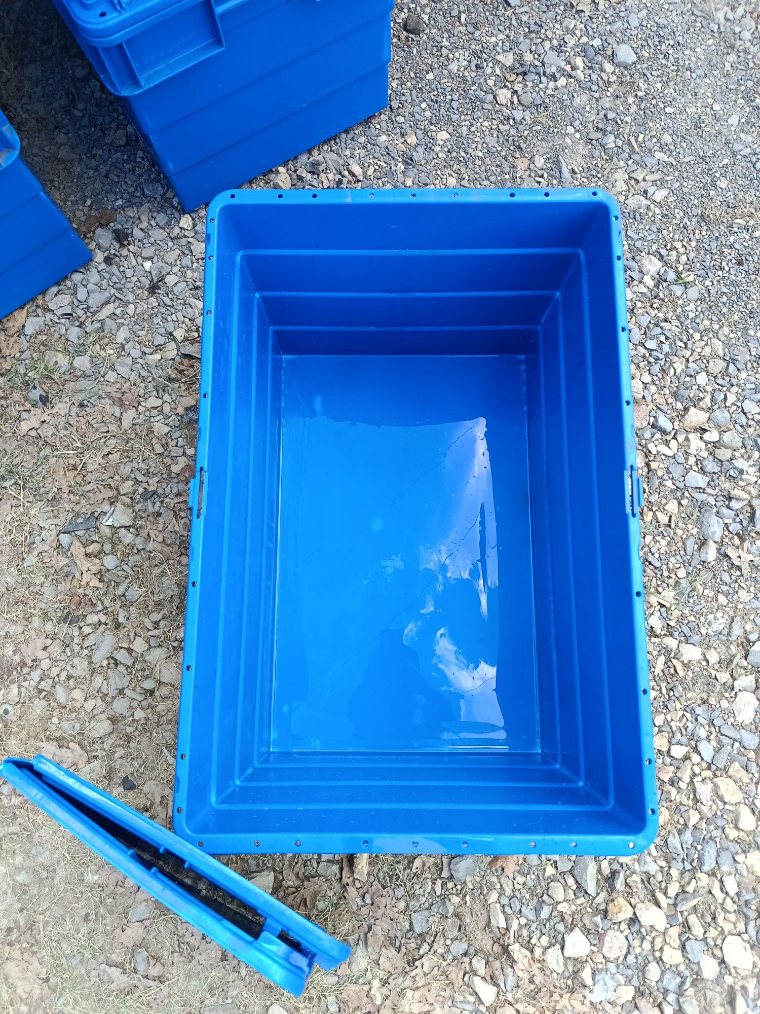 600x400x330 skrzynki plastikowe pojemniki magazynowe zamykane pokrywa