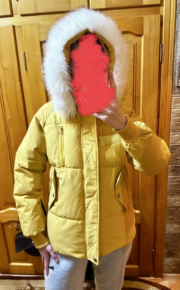Зимова куртка з капюшоном