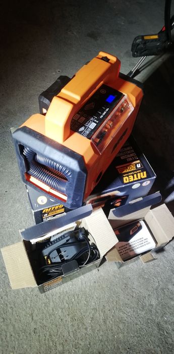 Akumulatorowy kompresor 20V MAX Niteo + akumulator + ładowarka