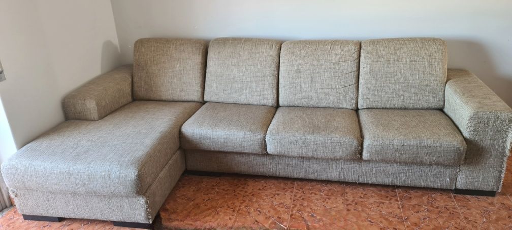 Sofá com chaise longue