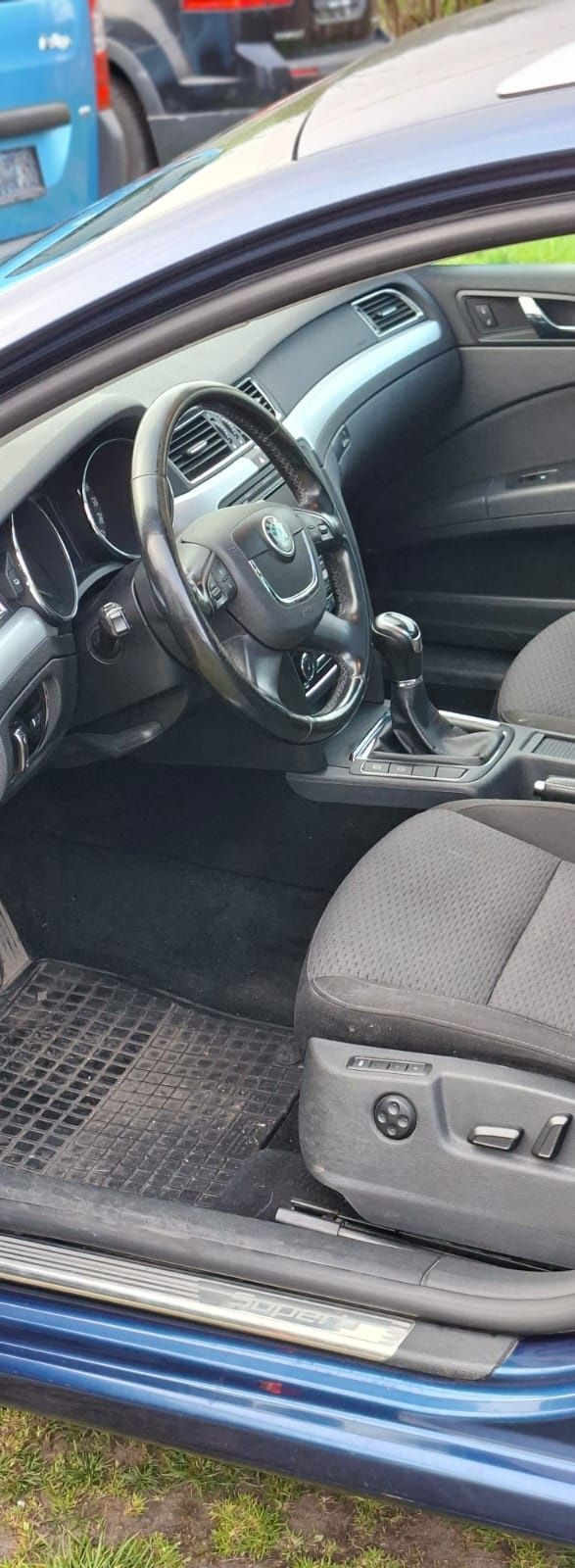 Skoda Superb 4x4, Alu, Navi , Panorama dach !