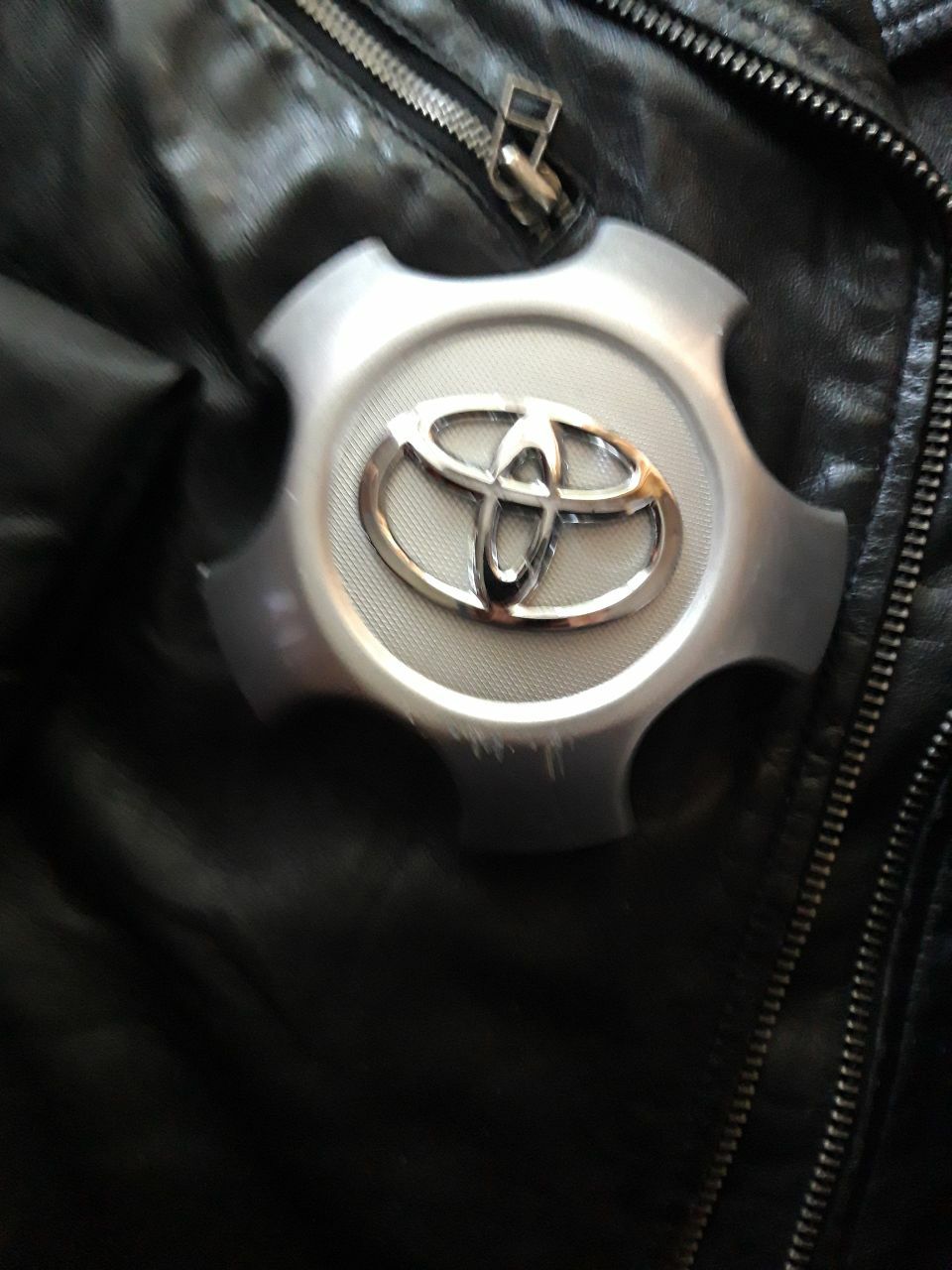 TOYOTA Колпак для сплавного диска. Оригинал.